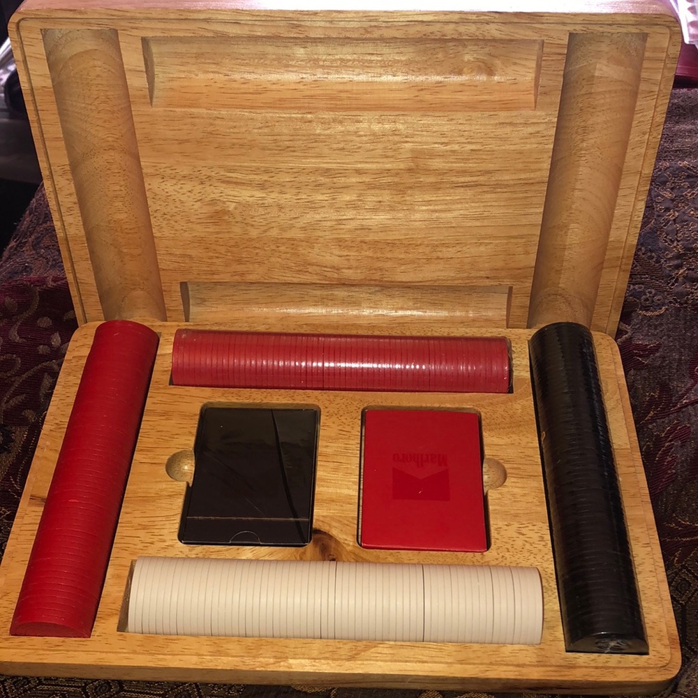 Marlboro poker set